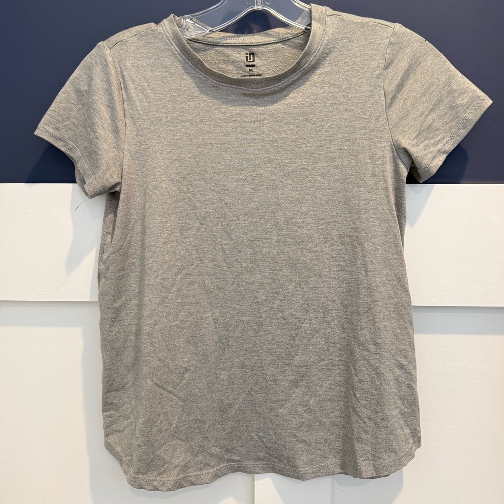 Ideology Gray Basic and Soft T-Shirt size M